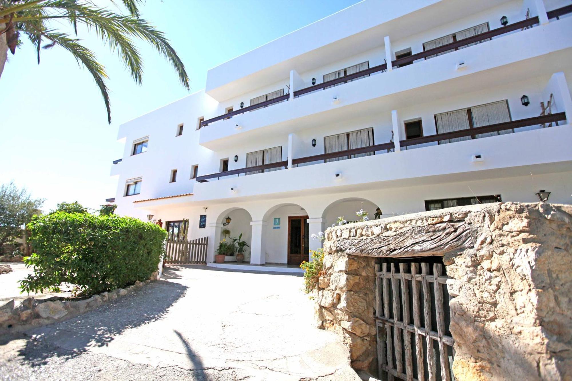 Hostal Marblau Ibiza Bagian luar foto
