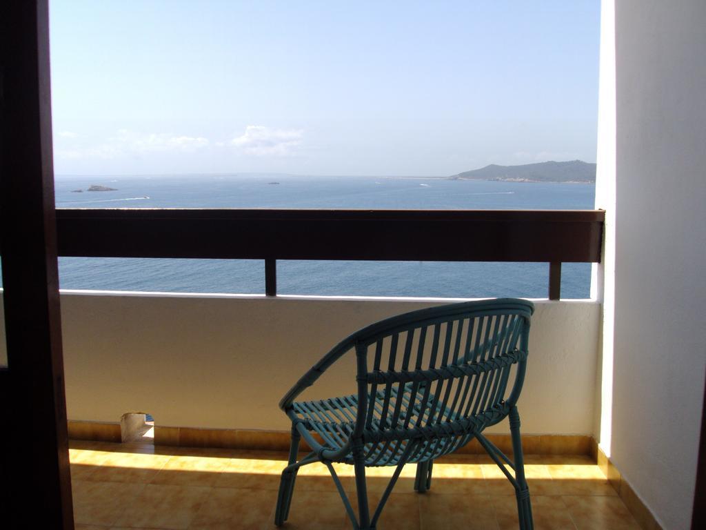 Hostal Marblau Ibiza Bagian luar foto